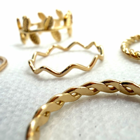 Jewelry - Set of 5 Gold Stacked Midi Rings Set